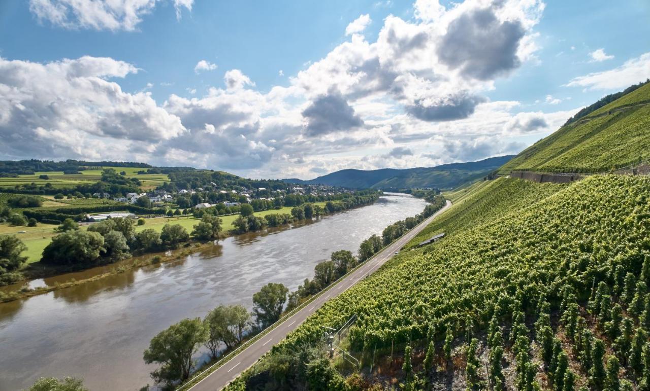 Weinromantikhotel Richtershof Mulheim an der Mosel Exterior photo